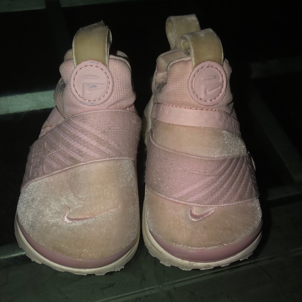 Used baby girl pink velvet Nike sneakers